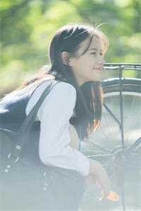 订婚宴上，未婚妻接过男模的房卡在线看