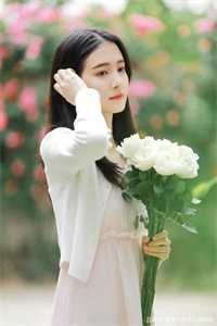 故人归尘土，新燕入画梁无删减版