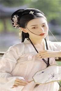 怀胎九月被挟持，救援队老公选择去救白月光小说免费